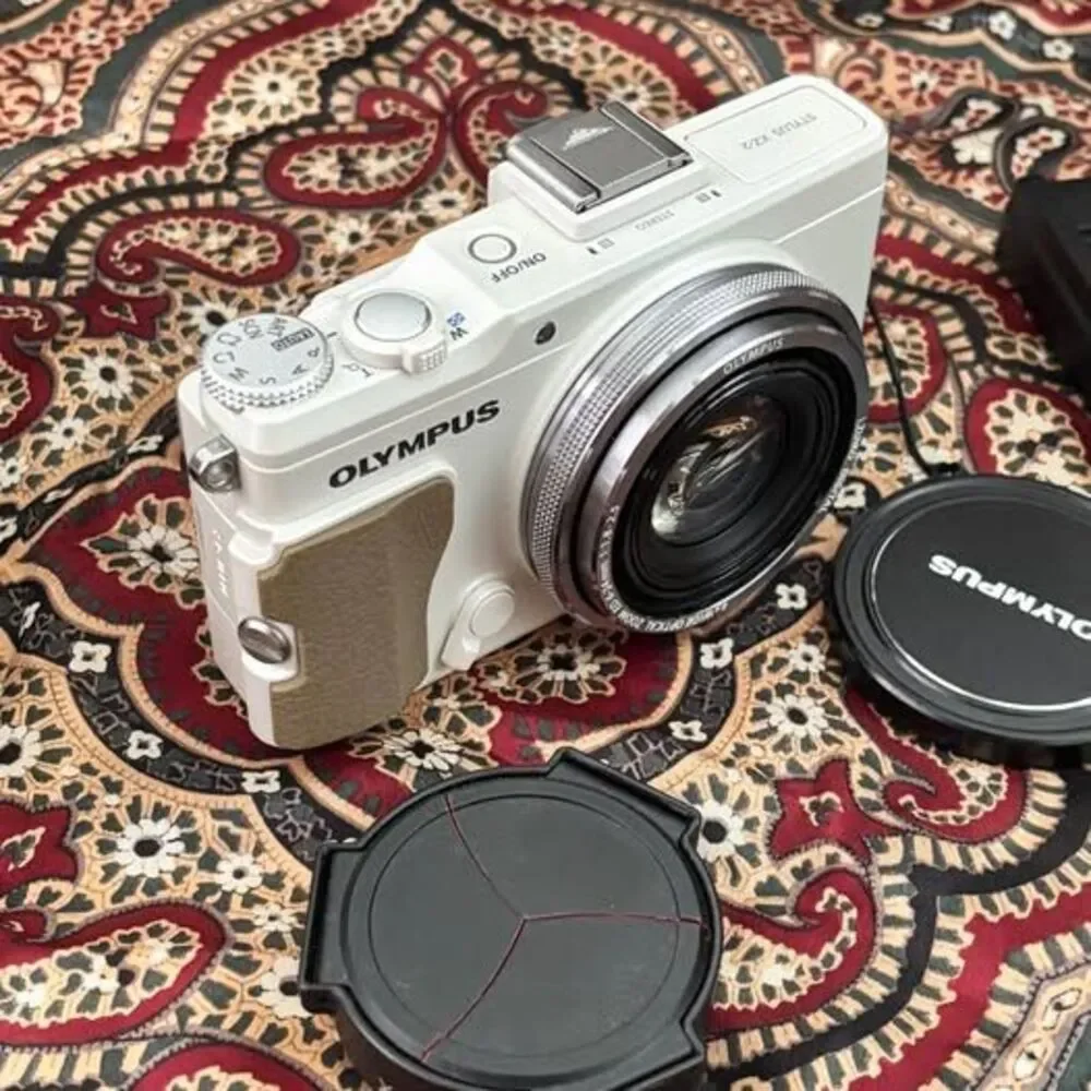 OLYMPUS Stylus XZ-2 White 12.0MP 4x Digital Camera